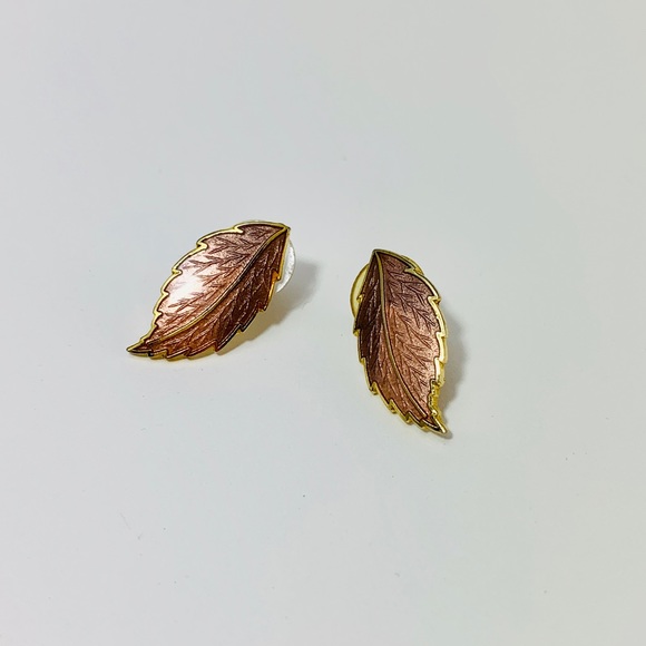 VINTAGE Leaf Studs - Picture 3 of 8
